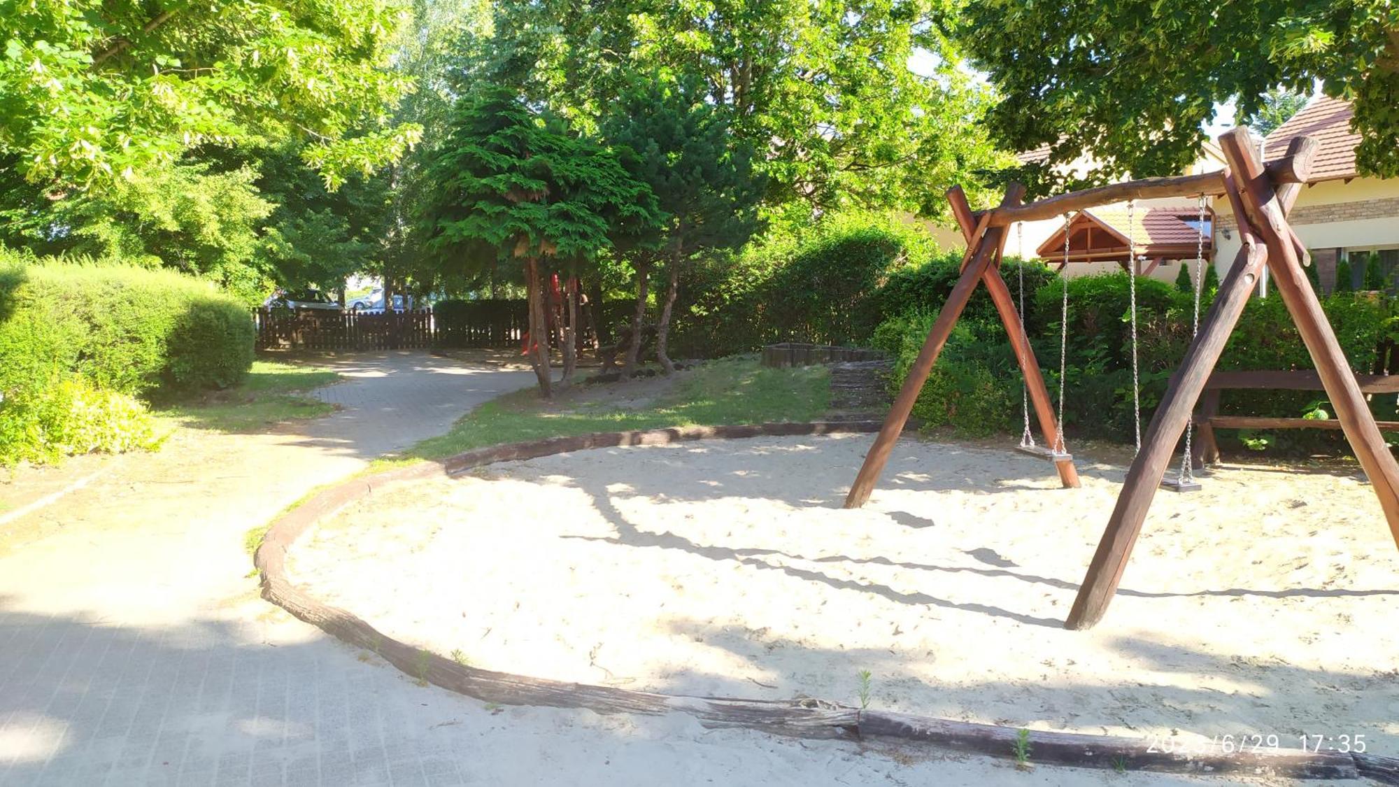 Tuerkiz Apartman - 5 Szobas 13 Fos Apartmanhaz 4Km A Balaton- Balatonszabadi Fürdőtelep 외부 사진