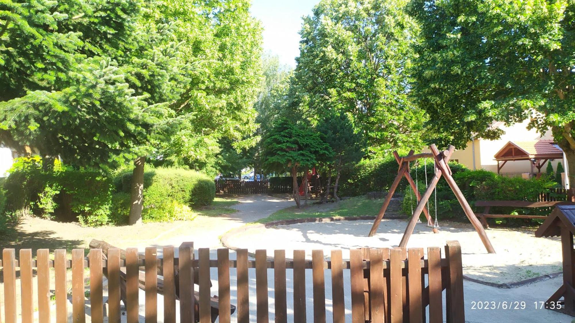 Tuerkiz Apartman - 5 Szobas 13 Fos Apartmanhaz 4Km A Balaton- Balatonszabadi Fürdőtelep 외부 사진